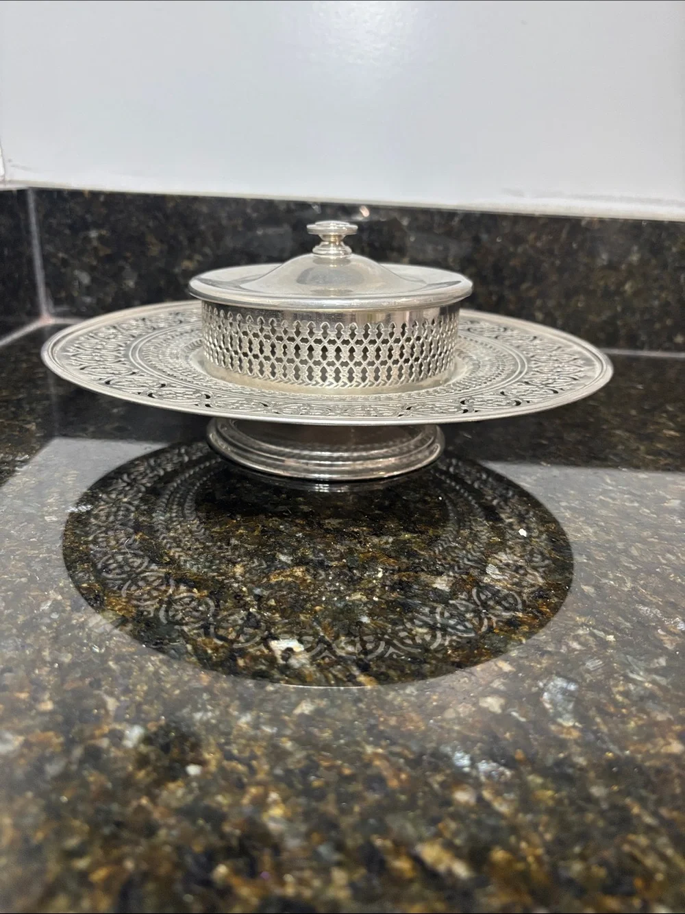 MANNING BOWMAN & CO Intricate Filigree Silvertone Covered Server w/Built-in Bowl
